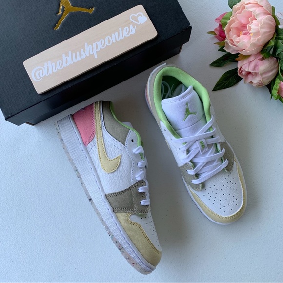 Air Jordan 1 Low NWT - Picture 4 of 11